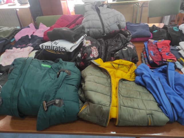 Colegio Público Vicente Ros - Recogida de ropa y objetos olvidados en el ce